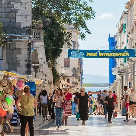 New And Modern Baroni * Σπλιτ