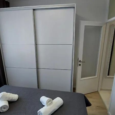 New And Modern Baroni Σπλιτ