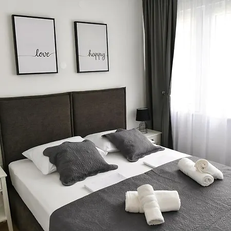 New And Modern Baroni Σπλιτ